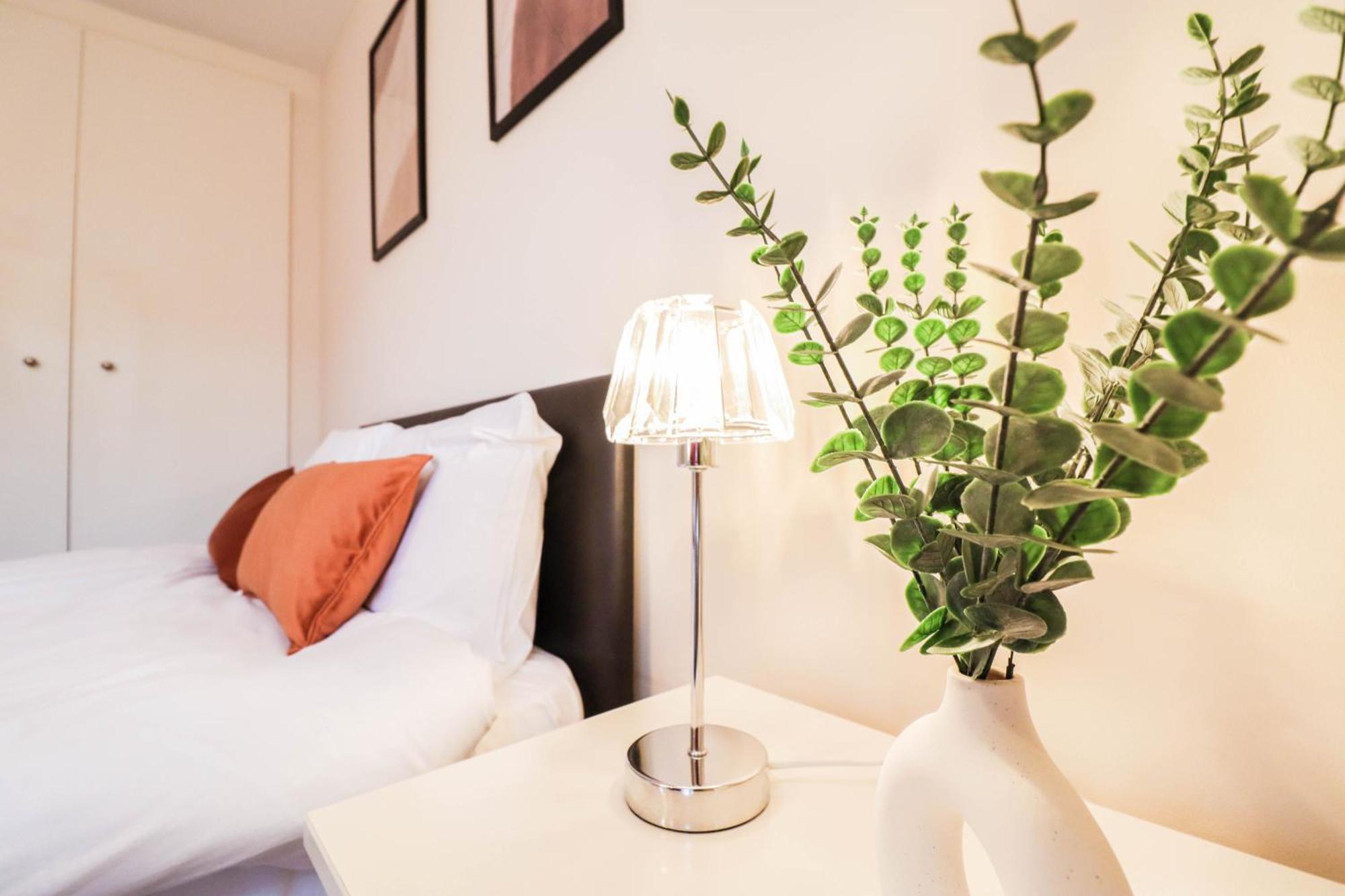 Bright And Well-kept 2 Bed Flat! Russell Square Apartment