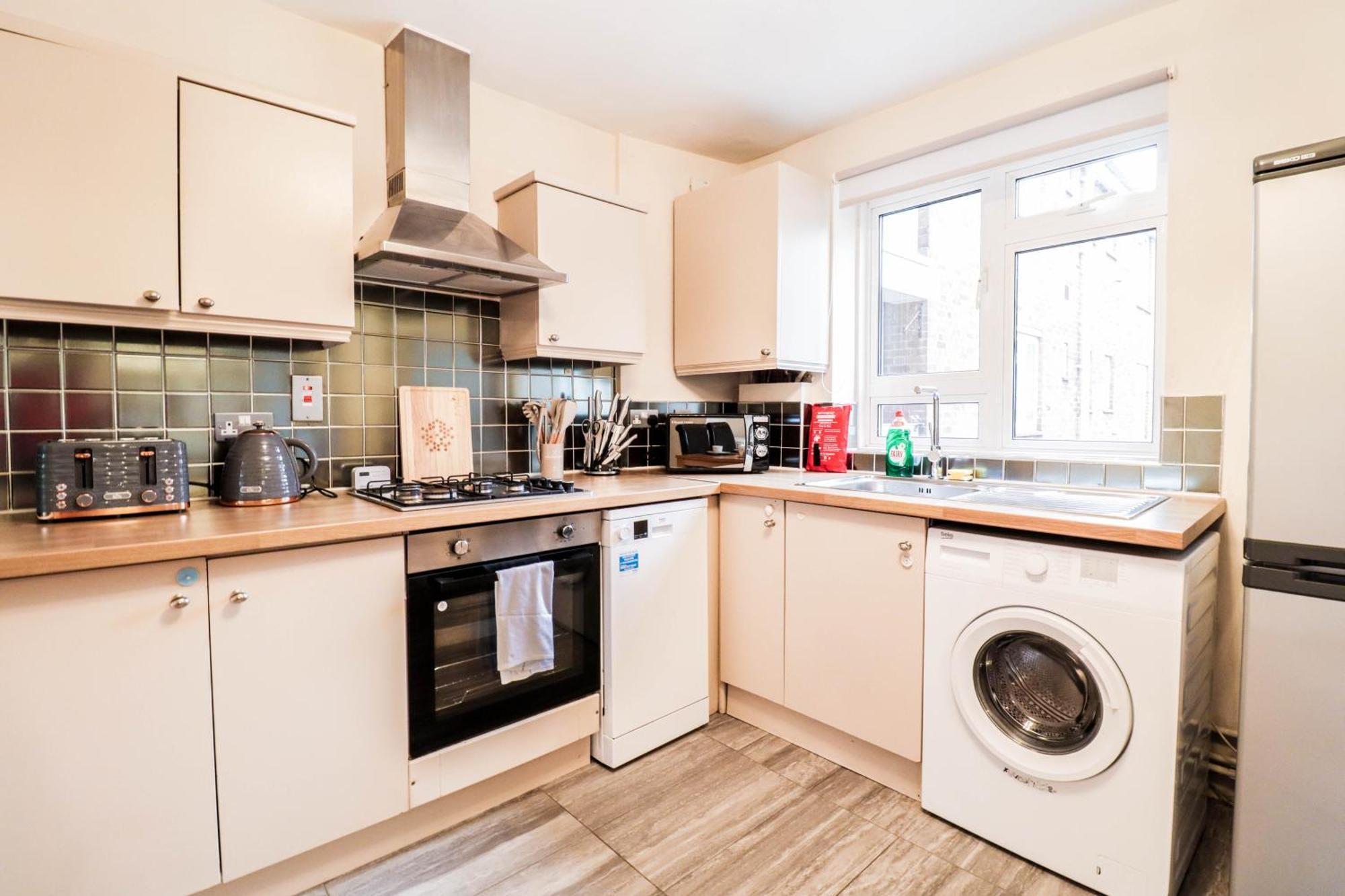 Bright And Well-kept 2 Bed Flat! Russell Square