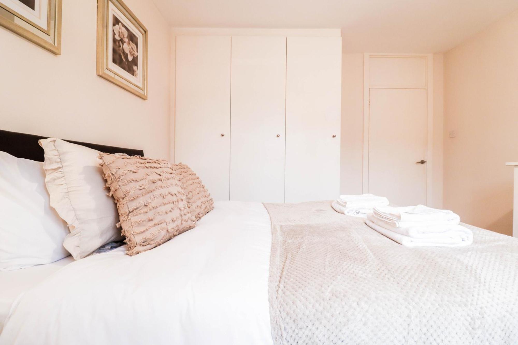 Bright And Well-kept 2 Bed Flat! Russell Square Apartment