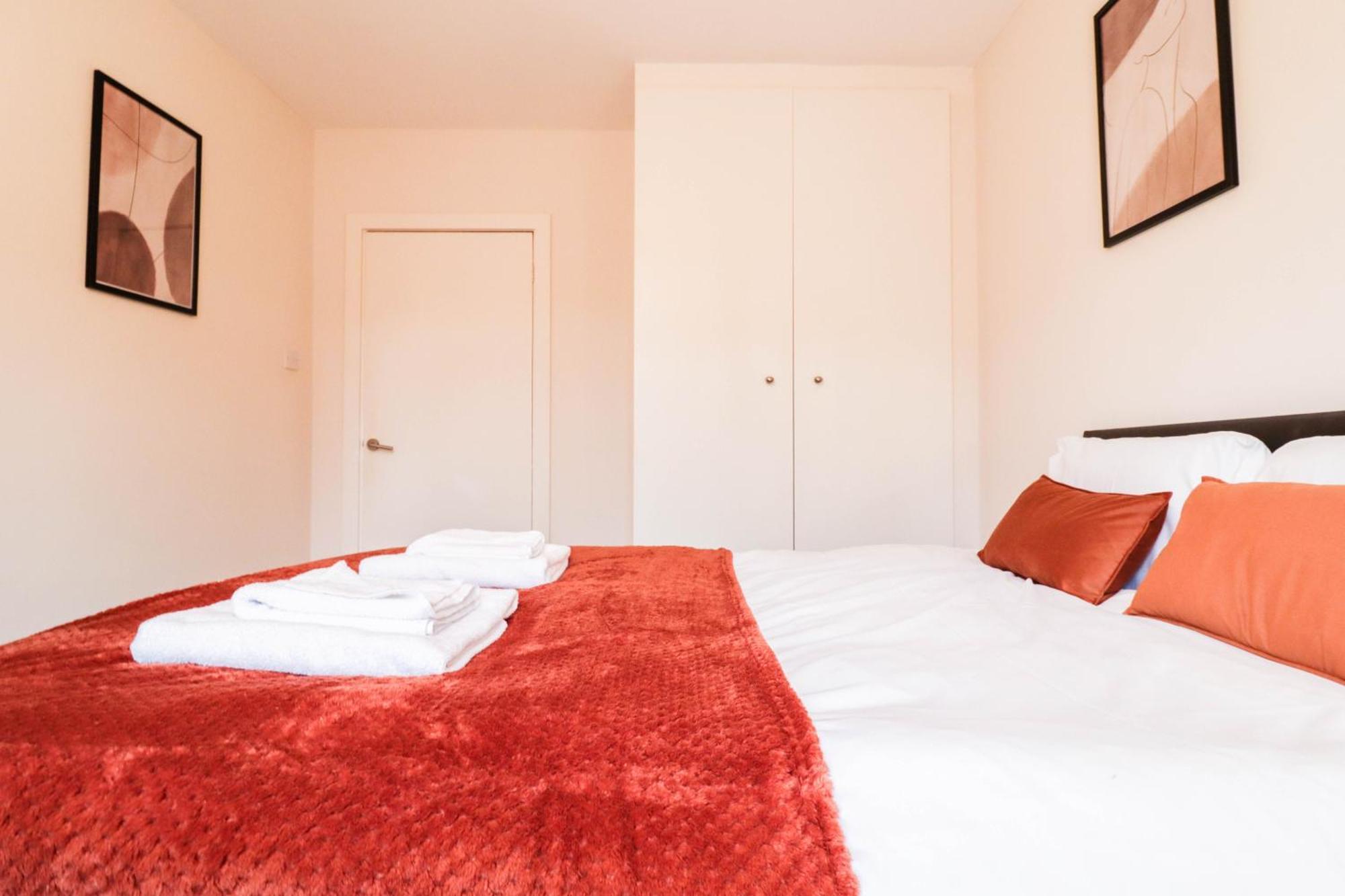 Apartment Bright And Well-kept 2 Bed Flat! Russell Square London