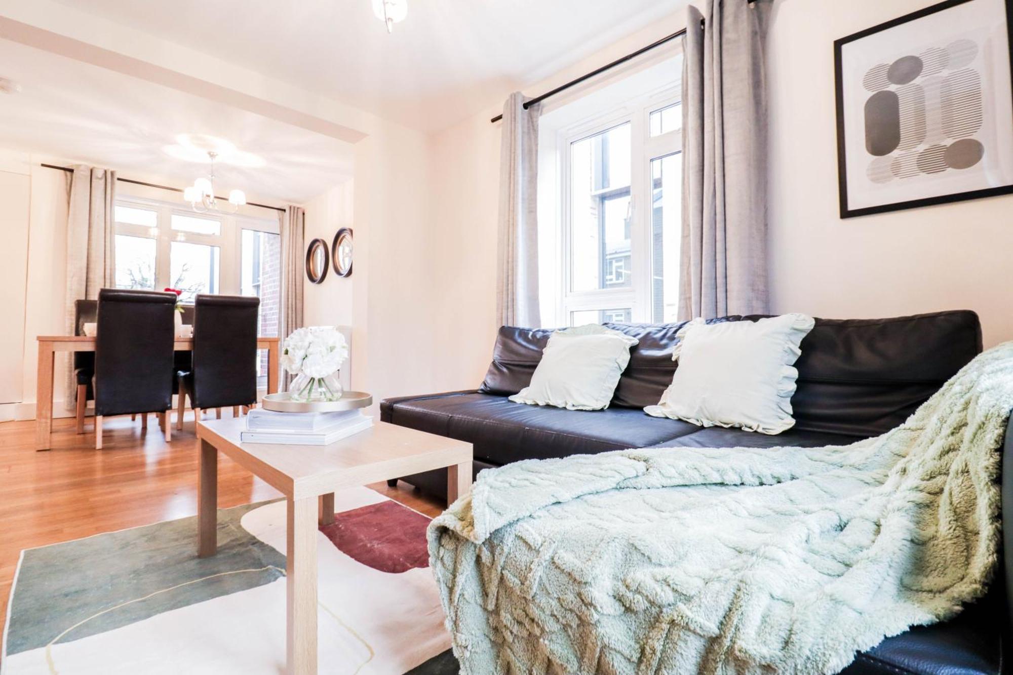 Apartment Bright And Well-kept 2 Bed Flat! Russell Square London